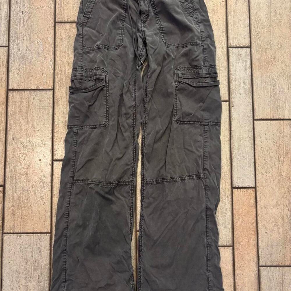 American Eagle Outfitters gray cargo pants with adjustable waistband